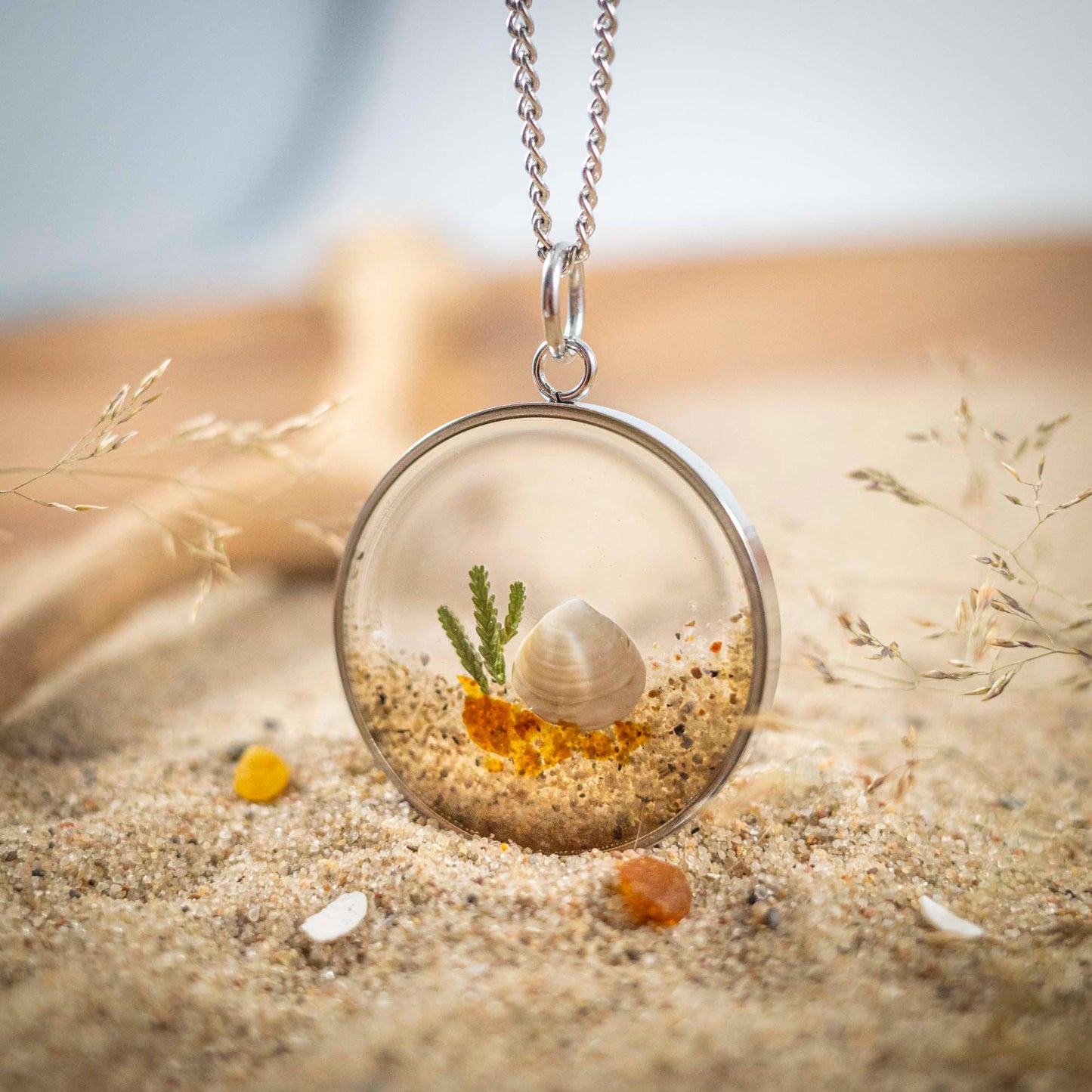 Großer Anhänger mit Ostsee-Fundstücken, Edelstahl silberfarben