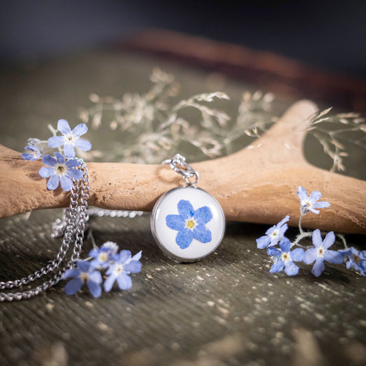 Süßer Anhänger mit Vergissmeinnicht Blüte, Edelstahl silberfarben