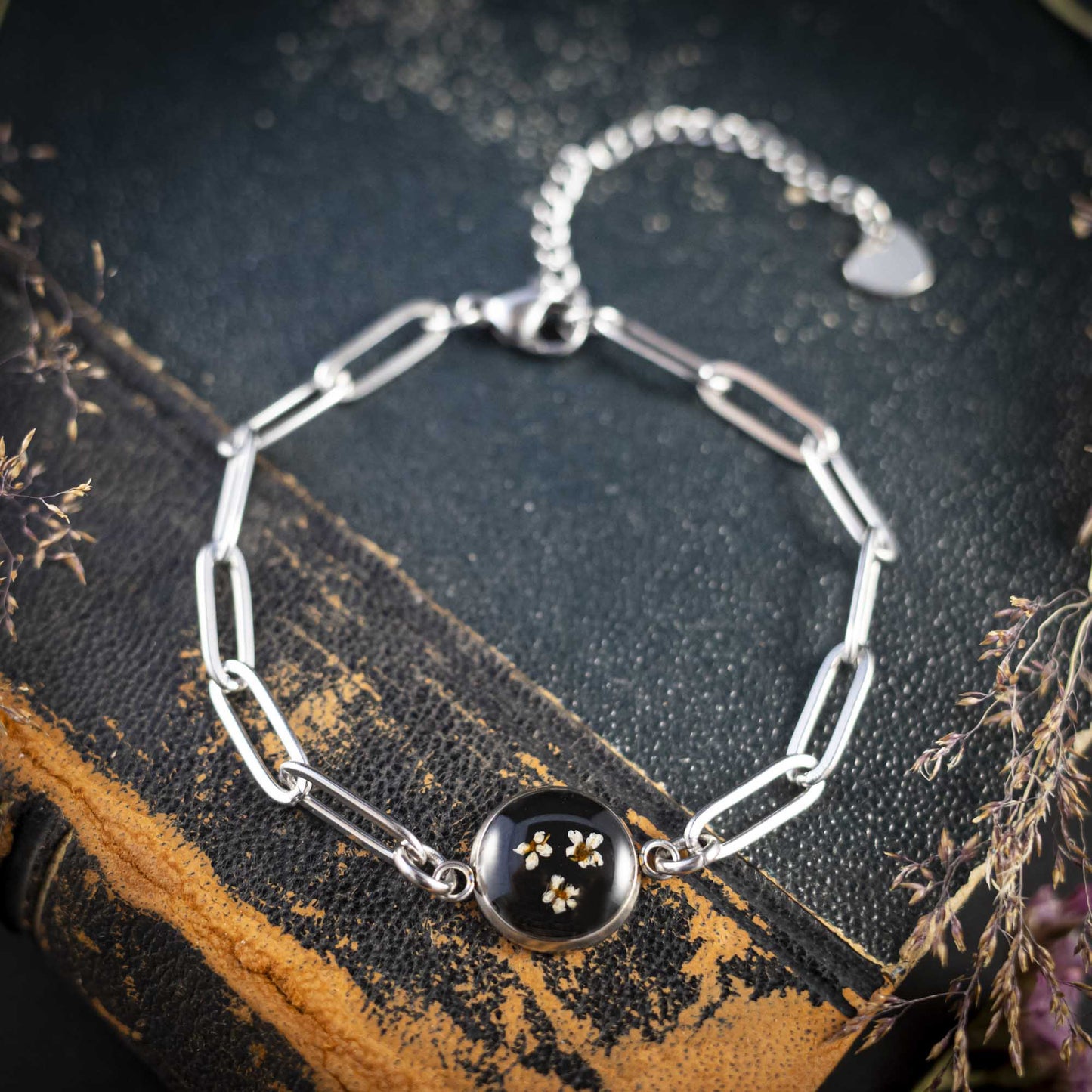 Süßes Armband mit echten Wilde Möhre Blüten, Edelstahl silberfarben