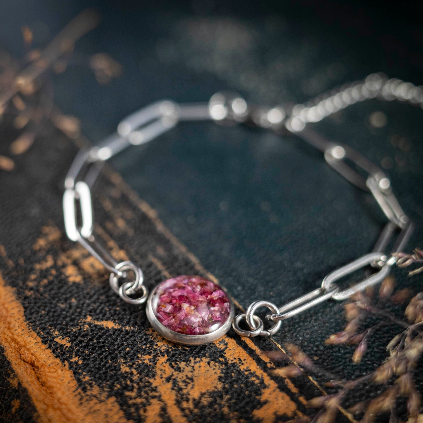 Süßes Armband mit echter Heidekraut Blüte, Edelstahl silberfarben