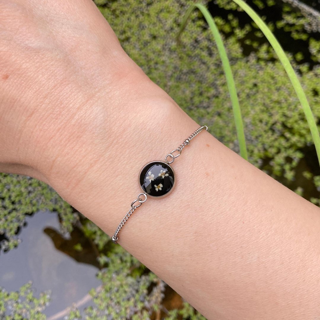 Süßes Armband mit echten Wilde Möhre Blüten, Edelstahl silberfarben
