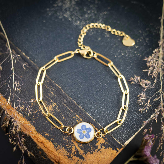 Süßes Armband mit echter Vergissmeinnicht Blüte, Edelstahl goldfarben
