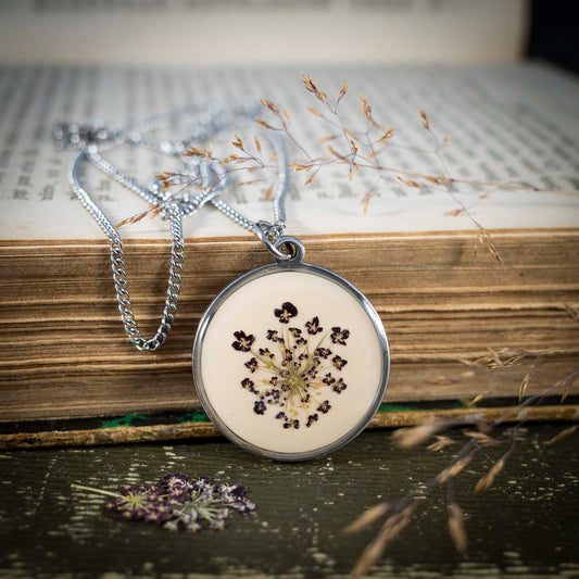 Wilde Möhre Medaillon creme, Edelstahl silberfarben