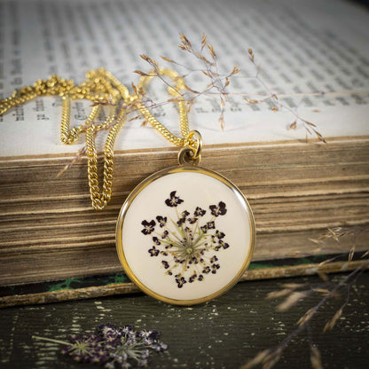 Wilde Möhre Medaillon creme, Edelstahl goldfarben