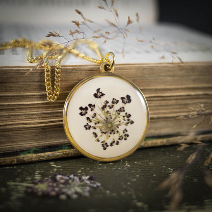 Wilde Möhre Medaillon creme, Edelstahl goldfarben