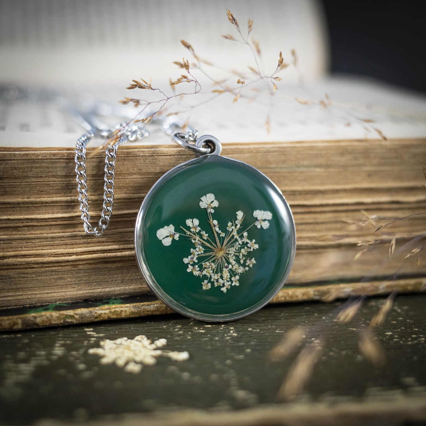 Wilde Möhre Medaillon grün, Edelstahl silberfarben