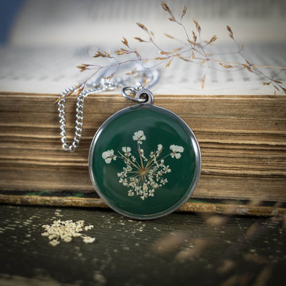 Wilde Möhre Medaillon grün, Edelstahl silberfarben