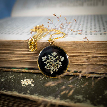 Wilde Möhre Medaillon schwarz, Edelstahl goldfarben