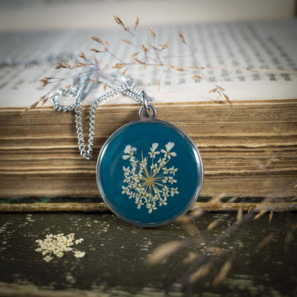 Wilde Möhre Medaillon blau, Edelstahl silberfarben