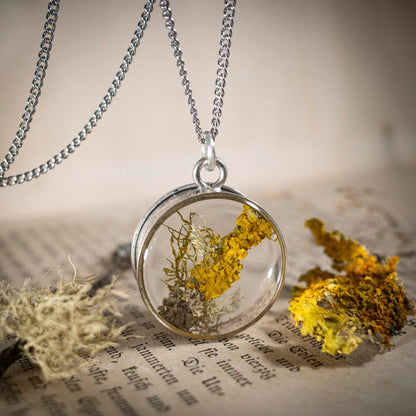 Schätze des Waldes - Anhänger mit Flechte, rund versilbert, #4