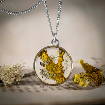 Schätze des Waldes - Anhänger mit Flechte, rund versilbert, #5