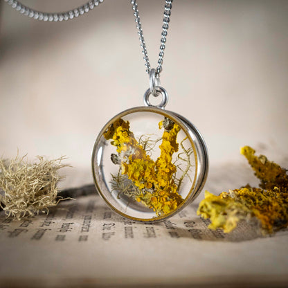 Schätze des Waldes - Anhänger mit Flechte, rund versilbert, #5