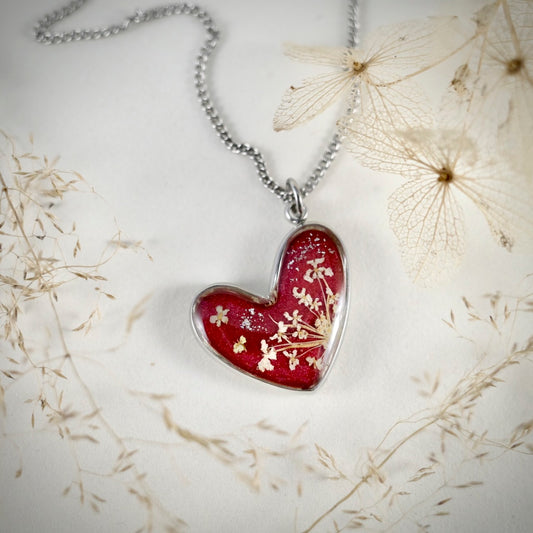 Herzanhänger mit Wilder Möhre, silberfarben rot