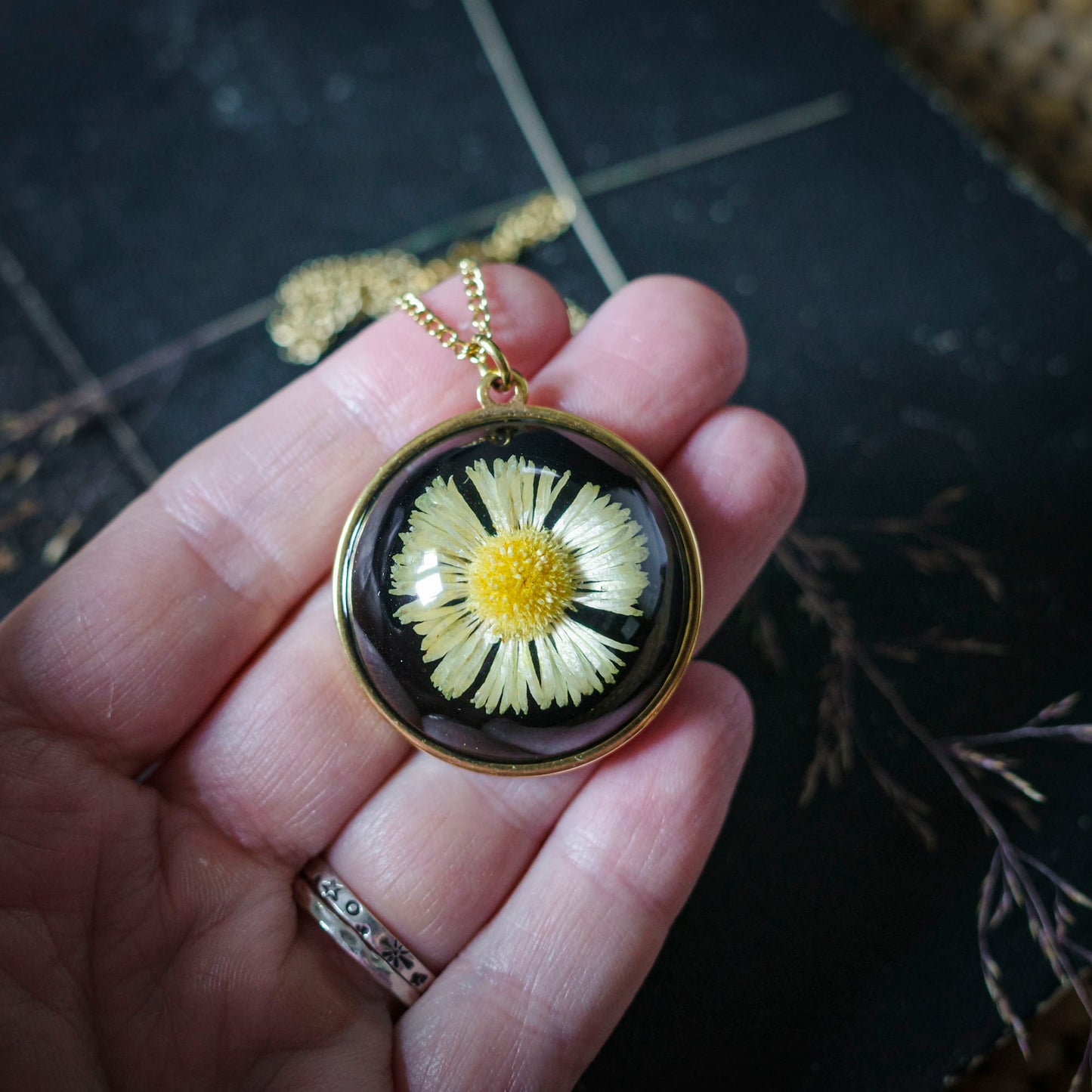 Gänseblümchen Medaillon | Rund 33mm | Goldfarben